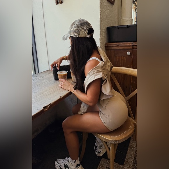 Alphalete amplify shorts in hazelnut - Picture 9 of 16